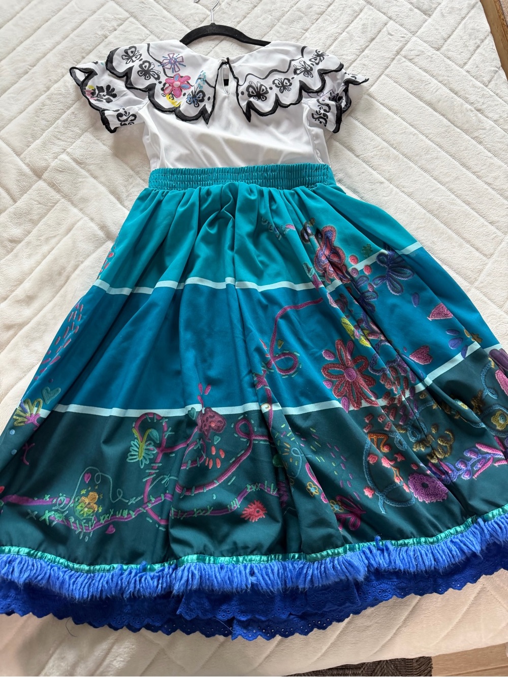 Girl Disney Encanto Mirabel Dress- sz 9/10 - Picture 2 of 4